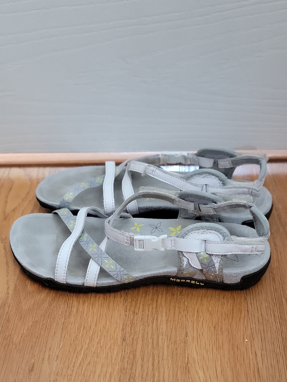 MERRELL Women’s Light Gray White Strappy Sandals Casual Summer Comfort Shoes 9 - Picture 4 of 8